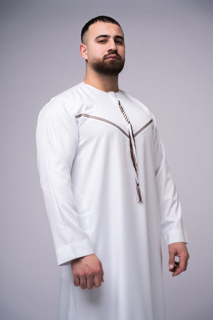 Omani Style Qamees Wit - Bruine stiksel